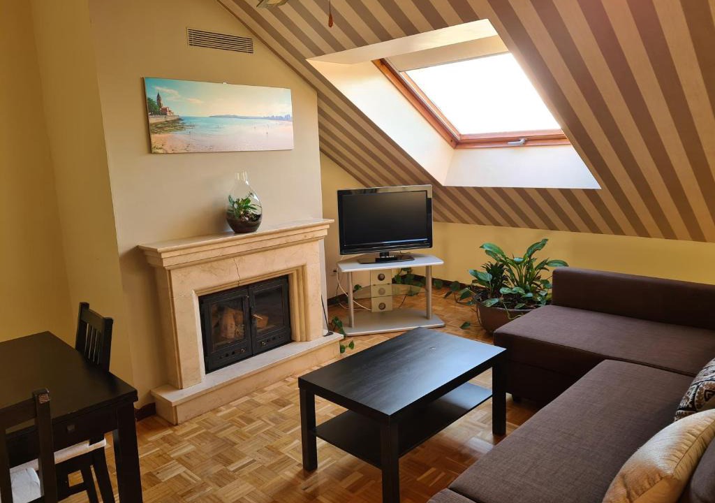 Distrito Oeste Apartment | 106A Ático con garaje y chimenea cerca de la playa