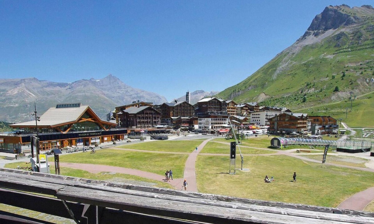 Tignes le Lac Apartment | 10m from resort center, 11st floor, tv, ski locker, 80m², Tignes