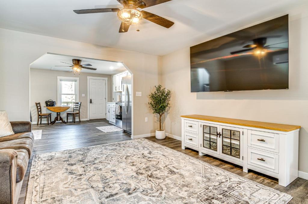 Hagerstown Apartment | 15 Mi to Summit Lake State Park Updated Apt!