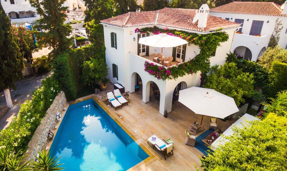 Spetses Villa | 195 m² Villa ∙ 6 bedrooms ∙ 10 guests