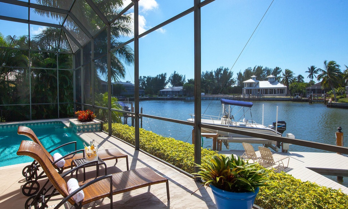 Marco Island House | 1st Class Luxury,Big Sunsets over the peaceful lagoon,Bikes & Walk to Beach