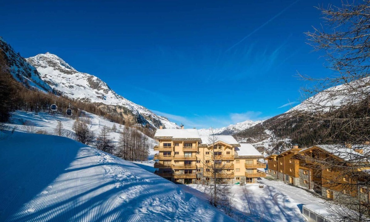 Les Boisses Apartment | 200m from resort center, 6th floor, swimming pool, sauna, hammam, balcony, fireplace or stove, tv