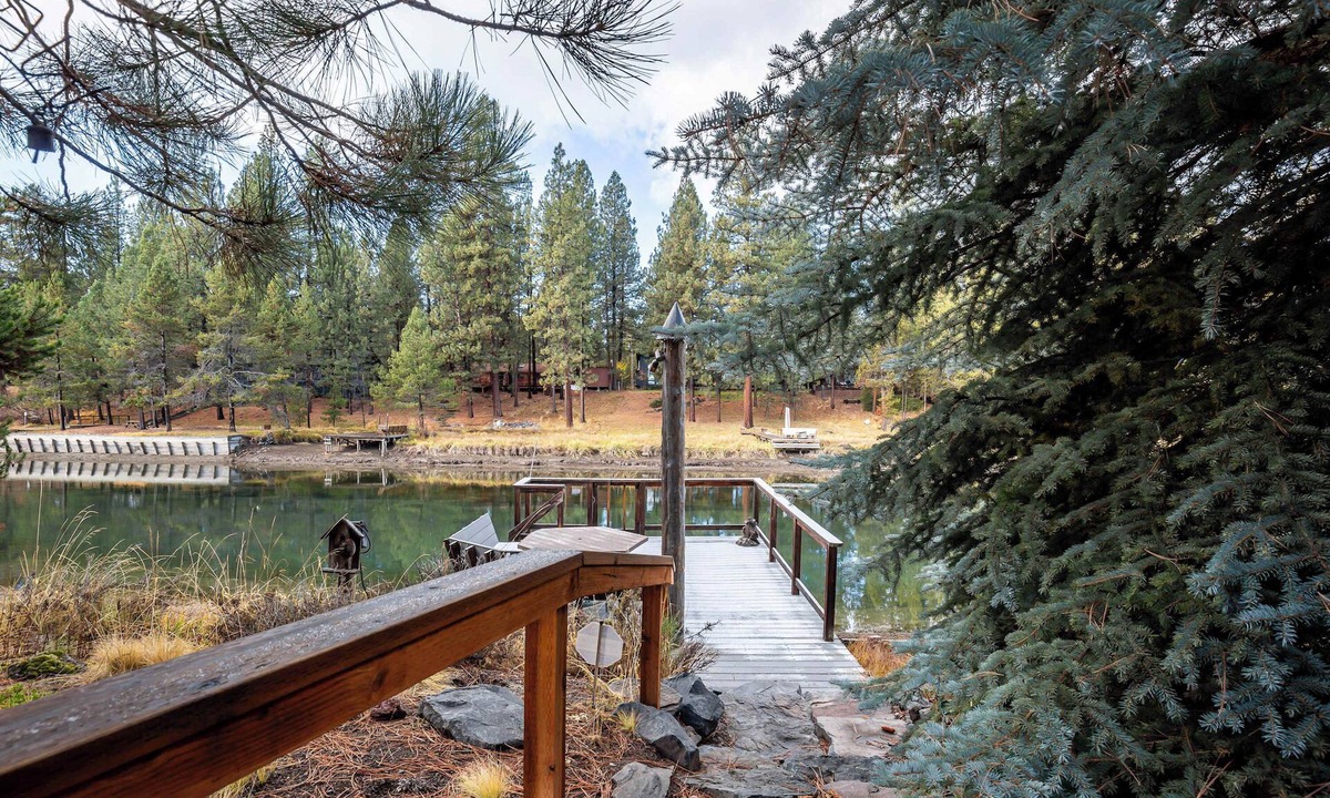 Three Rivers House | 3 Bd and 2.5 ba, Riverfront, in Sunriver, Oregon