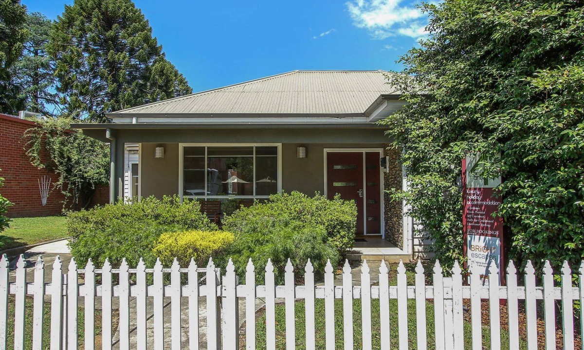 Bright House | 4 Anderson - In the heart of Bright!
