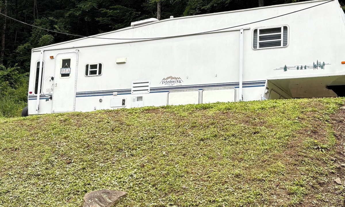 Mc Carr House | 5th Wheel RV On Permanent Site ,Near Hatfield McCoy Sites