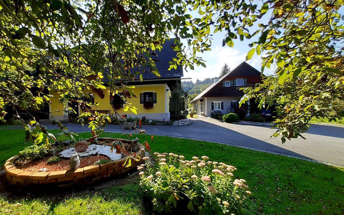 Gundersdorf Apartment | 80 m² Apartment ∙ 3 bedrooms ∙ 6 guests