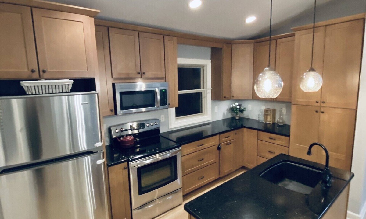 Riverside House | Adorable Bungalow Near Hospital, University, Hike/Bike Trails and Museums!
