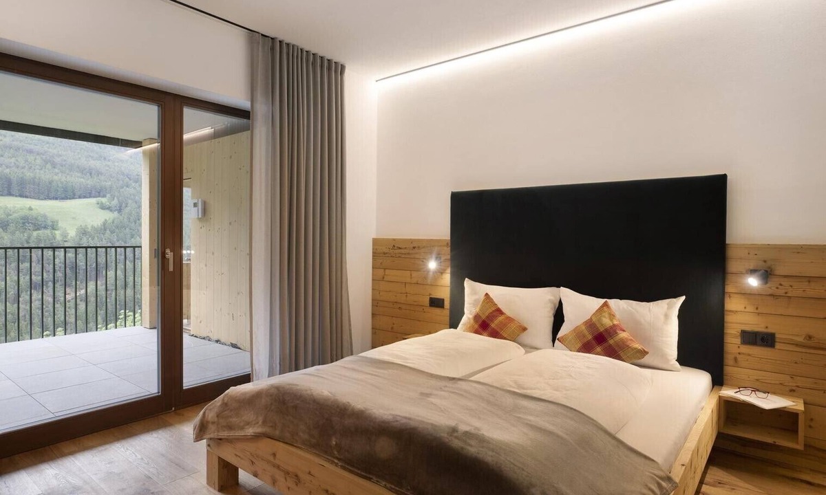 Campo Tures Apartment | Apartment "Archehof Hochzirm Lodge Johanna" with Mountain View, Sauna & Terrace