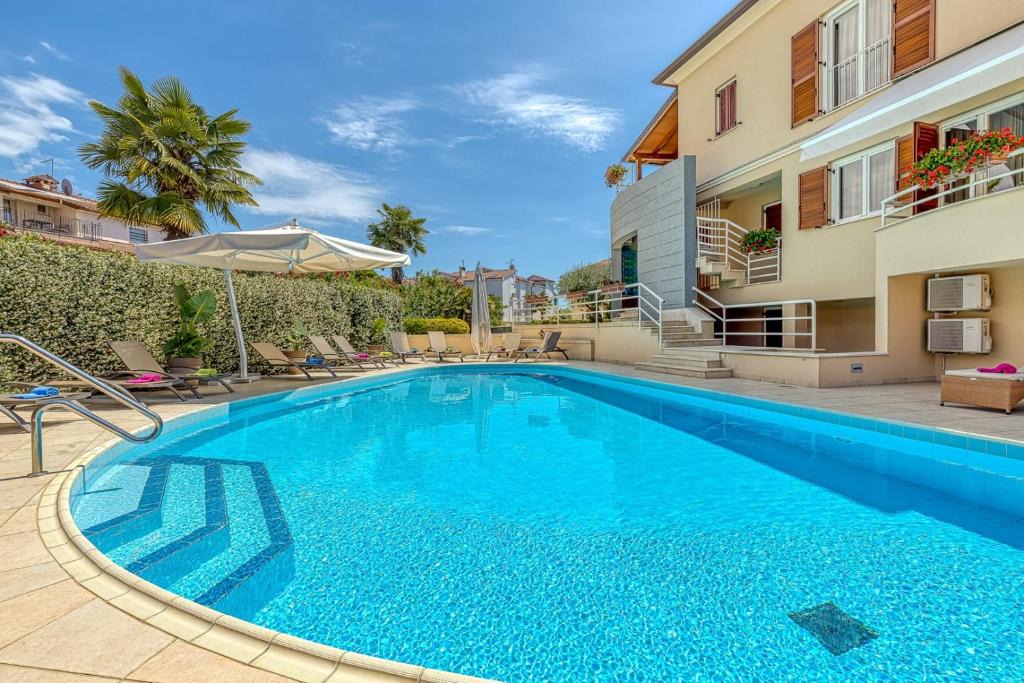 Mali Maj House | Apartment Complex Irena with Pool
