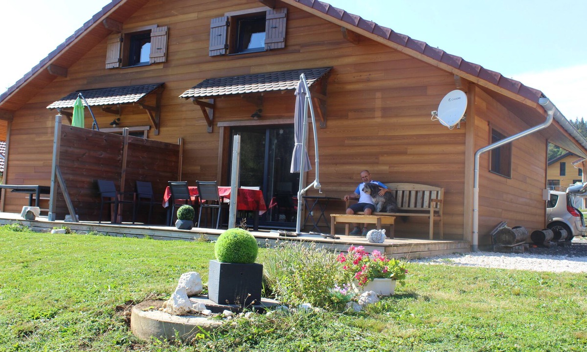 Lamoura Apartment | Apartment in a chalet in the Haut Jura, ideal for family vacations.