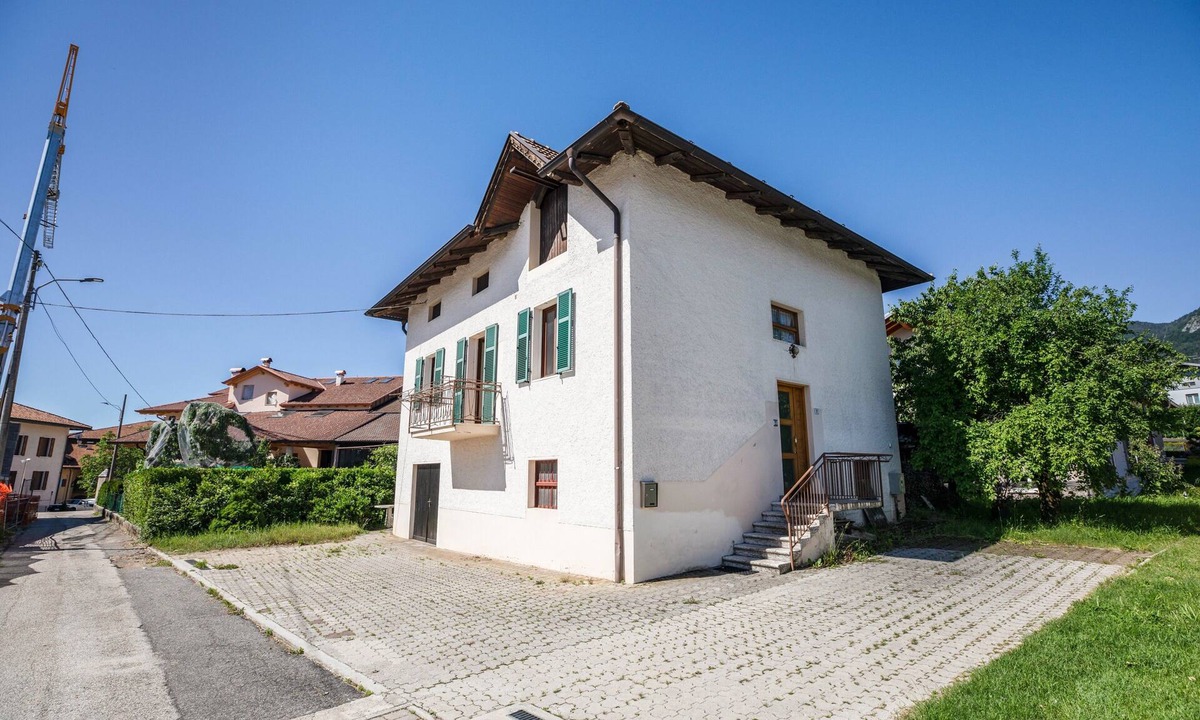 Tassullo Apartment | Apartment 'Melax' with Mountain View, Private Garden and Balcony
