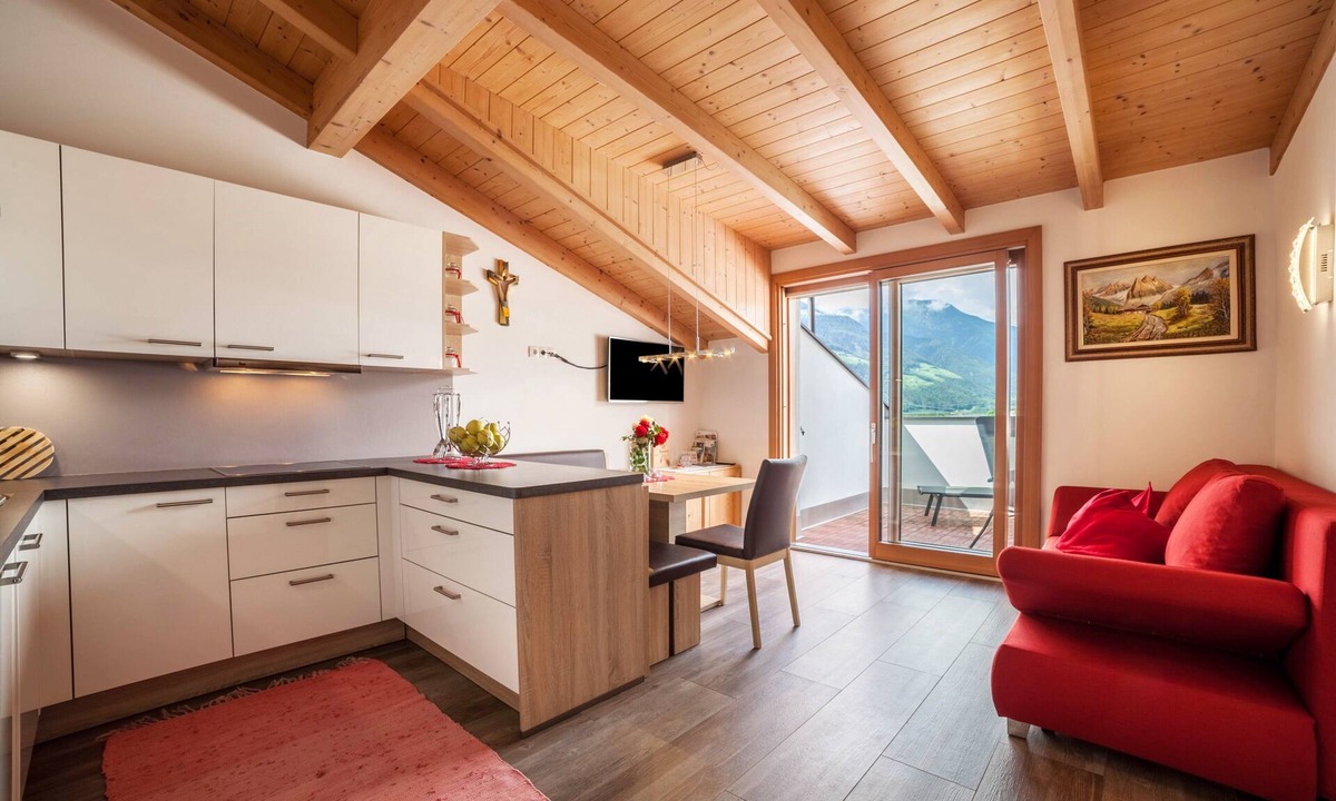 Naturno Apartment | Apartment "Sagschneiderhof Red Delicious" with Mountain View, Garden & Wi-Fi