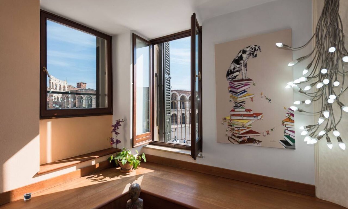 Verona City Centre Apartment | Appartamento storico con balconi vista Arena