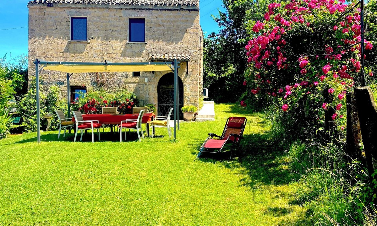 Bagnoregio Villa | BEAUTIFUL DIMORA CIVITA OF BAGNOREGIO -3 bedrooms 2 bathrooms-family-garden-whole house