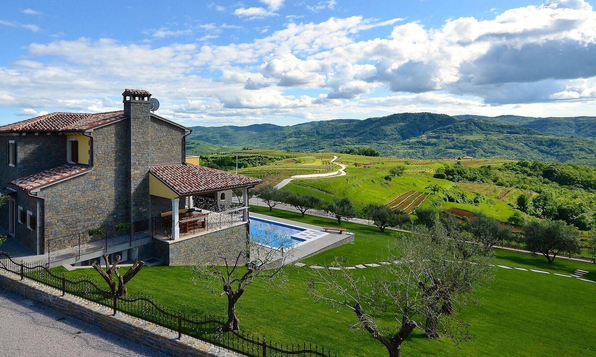 Sculci House | Beautiful home in Buzet with sauna