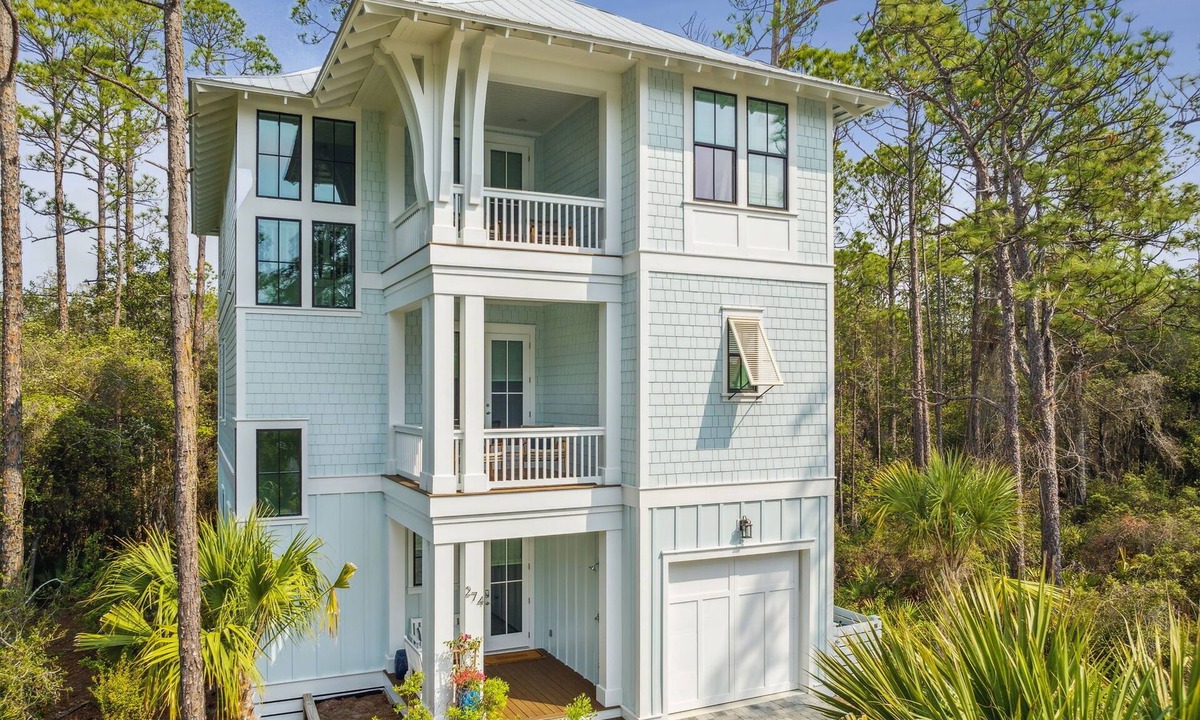Treetop House | BRAND NEW! 5/4.5 SLEEPS 16! 30A! Close to Pool, Firepit