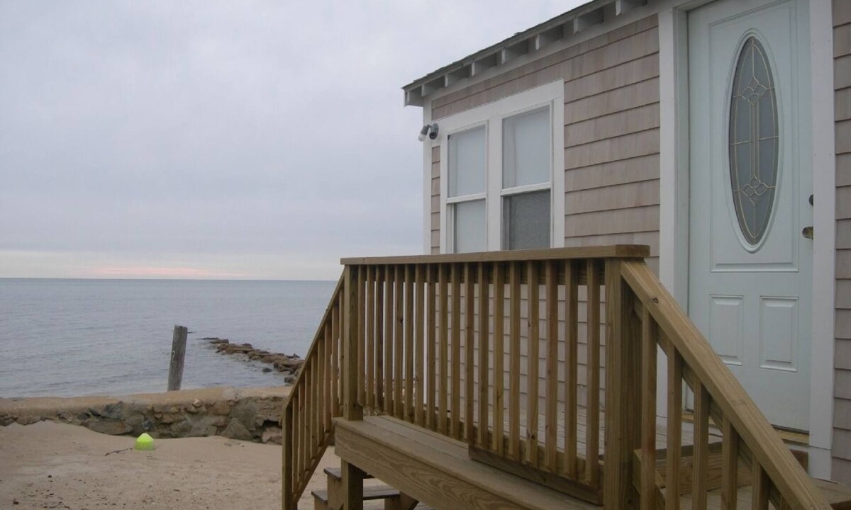 South Yarmouth Cottage | Cape Cod/Oceanfront on Nantucket Sound w/ Private Beach & Deck, Free Kayaks