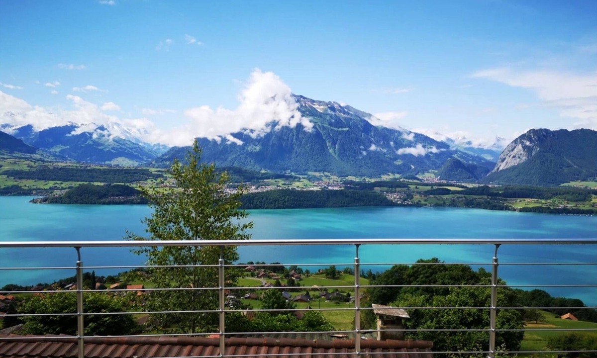 Aeschlen ob Gunten Ski Chalet | Chalet with panoramic views of the mountains of the Oberland and Lake Thun