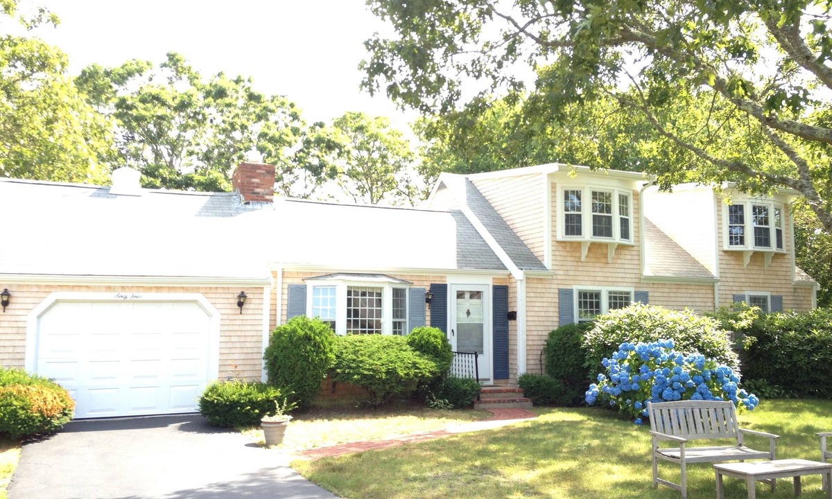 South Yarmouth House | Charming Cape in prestigous Gateway Isles, Free Kayaks, Bike,Dock, River, Beach