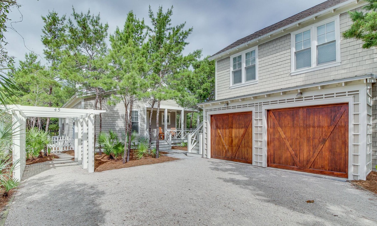 WaterSound Beach Cottage | Charming Guest House with Great Atmosphere & Amenities - Shared Pool