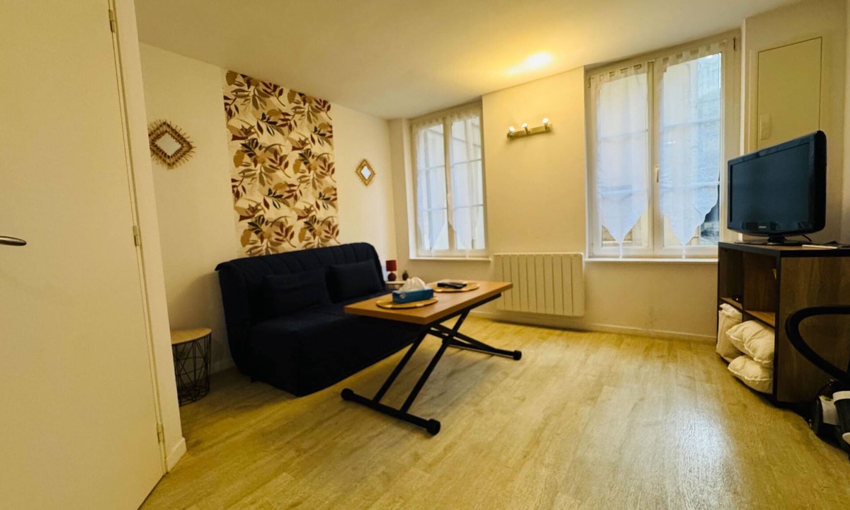 Saint-Julien Apartment | Charming studio close to the Château de Caen