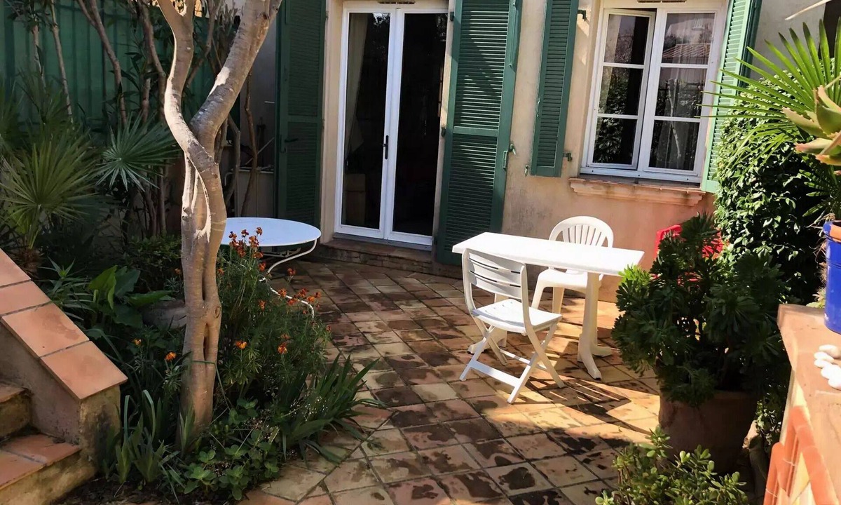 Porquerolles Villa | Charming Villa in Porquerolles – Comfort & Serenity Just 100 Meters from the Village