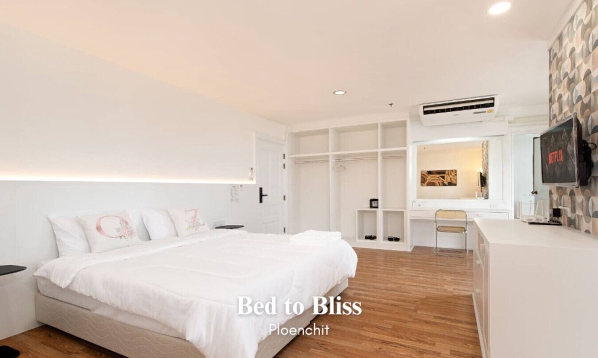 Ploenchit Apartment | Chic King Bed Apt w/Bathtub, BTS Central BKK BTB9