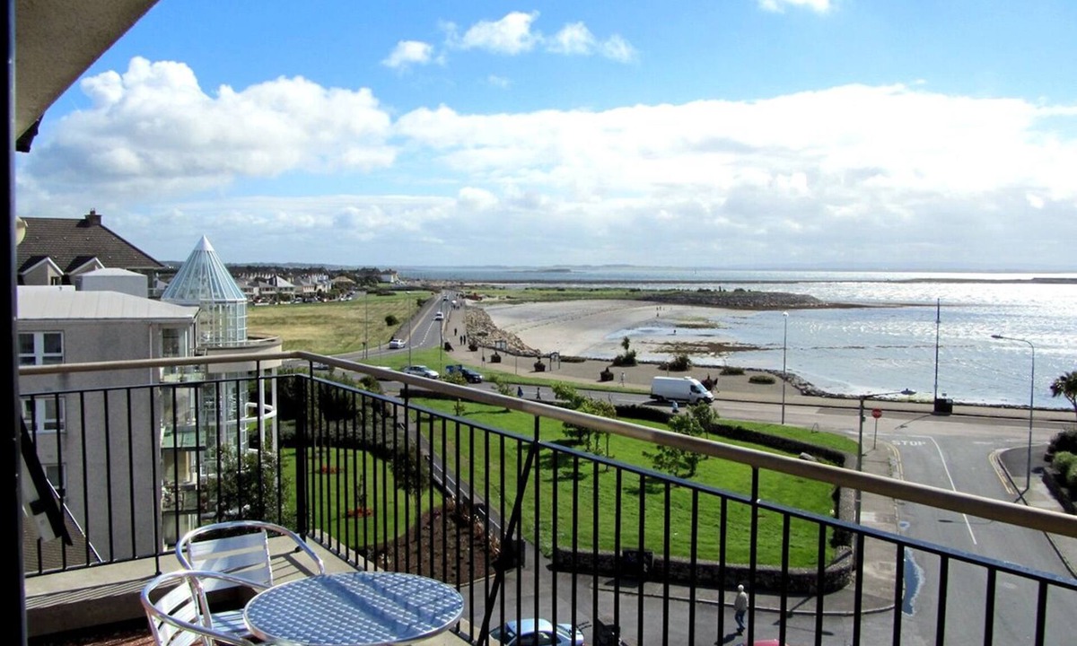 Galway Apartment | Comfortable, Modern, Luxury, Secure, Beachfront, Seafront, City Centre