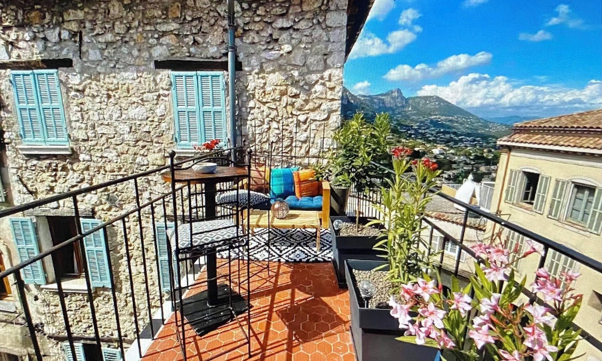 Roquefort-les-Pins Apartment | 🌸 Cosy nest with balcony in a natural environment