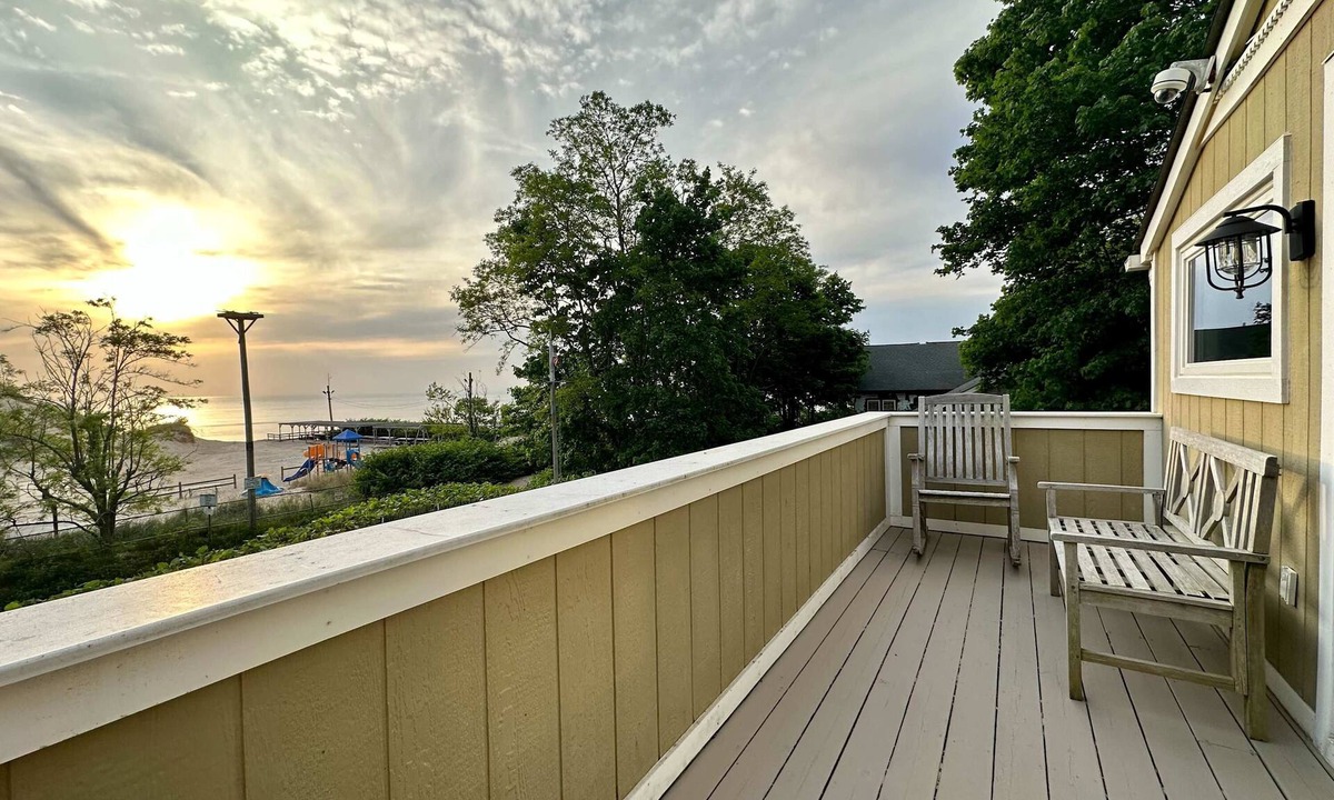 Rocky Point House | Dunes Beach House: Hot Tub and Steps to Beach