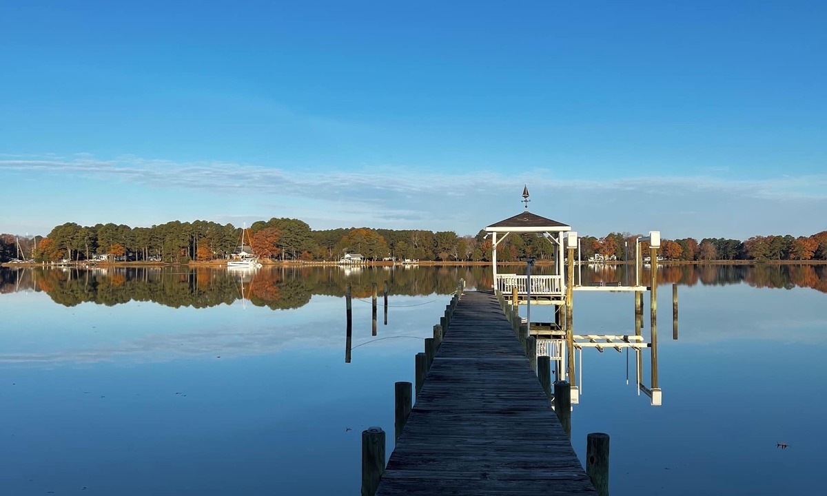 William's Wharf House | Eastwinds the "Holiday House" Spacious 5-bedroom house on the water in VA