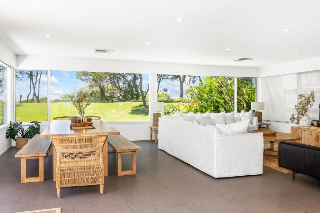 Mollymook Beach House | Eight Mitchell