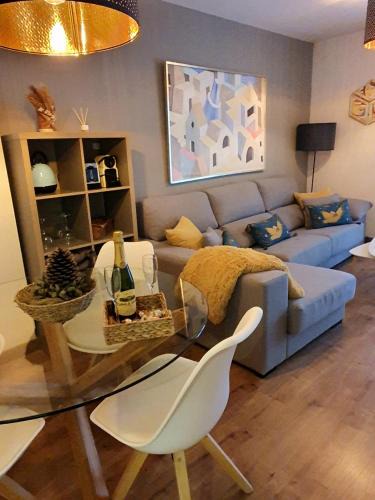 El Castell de Guadalest Apartment | EL ÚNICO apartment with jacuzzi and art