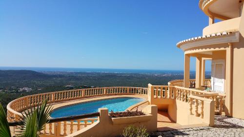 Alfeicao House | Elegant family house in Loulé with private pool