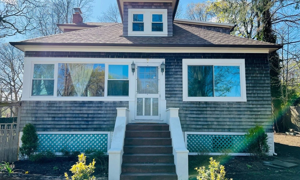 Ronkonkoma House | Entire House on Lake Ronkonkoma