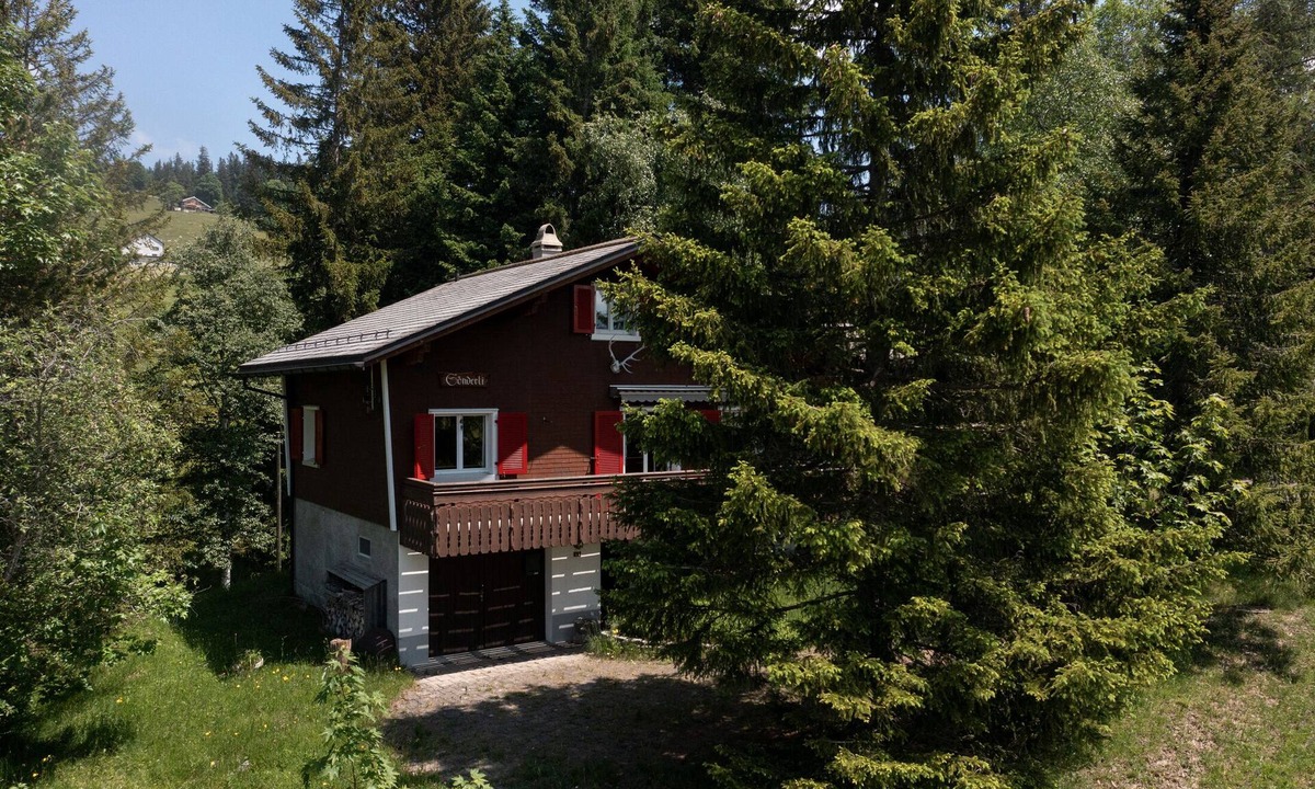 Mitloedi House | "Experience Idyll and Adventure at Chalet Sönderli in the Swiss Alps!"