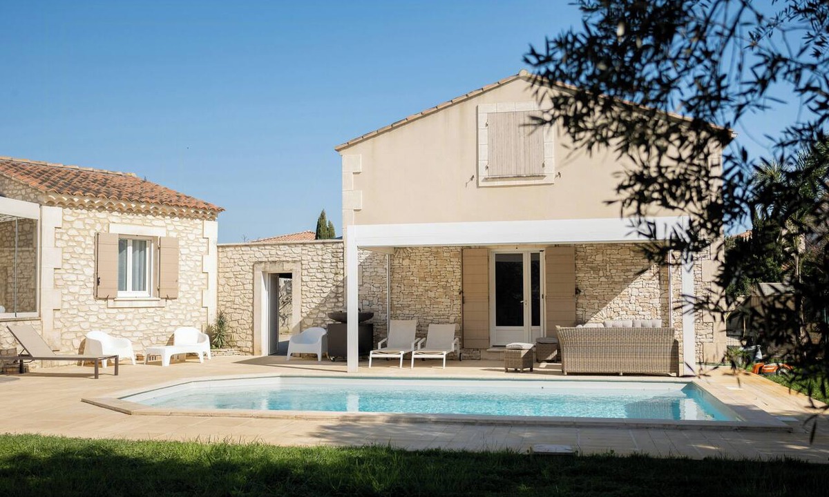 Arles House | Family domaine with pool in the Camargue region