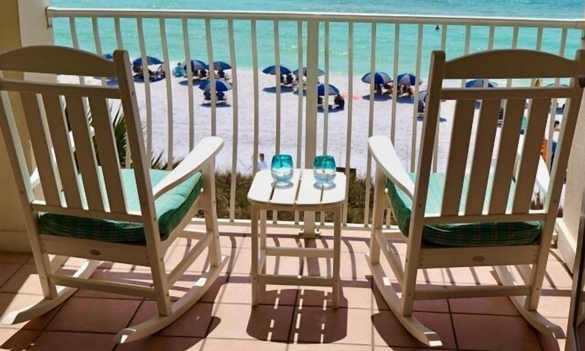 Santa Rosa Beach Condo | GREAT RATES! GULF-FRONT, PRIVATE BEACH, FREE BEACH SET UP*,BALCONY, 30A