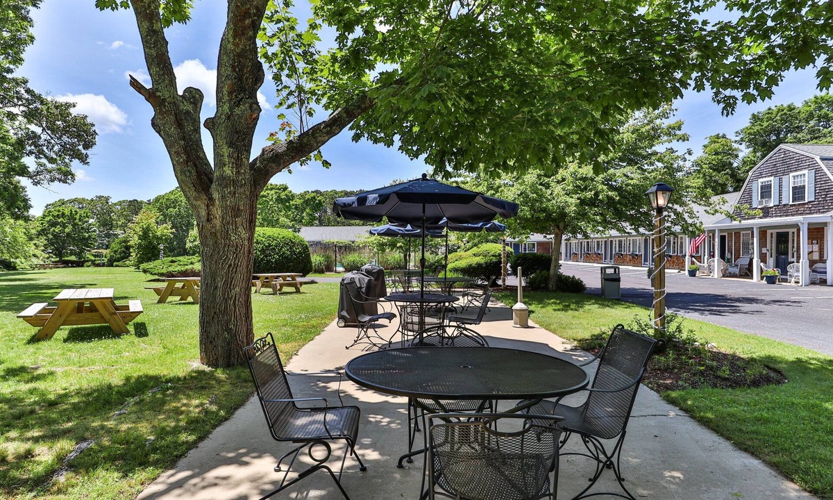 South Harwich Hotel | Handkerchief Shoals Inn