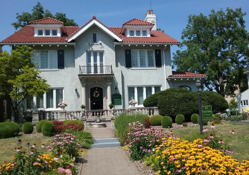 Downtown Niagara Falls Bed & Breakfast | Hanover House Bed and Breakfast