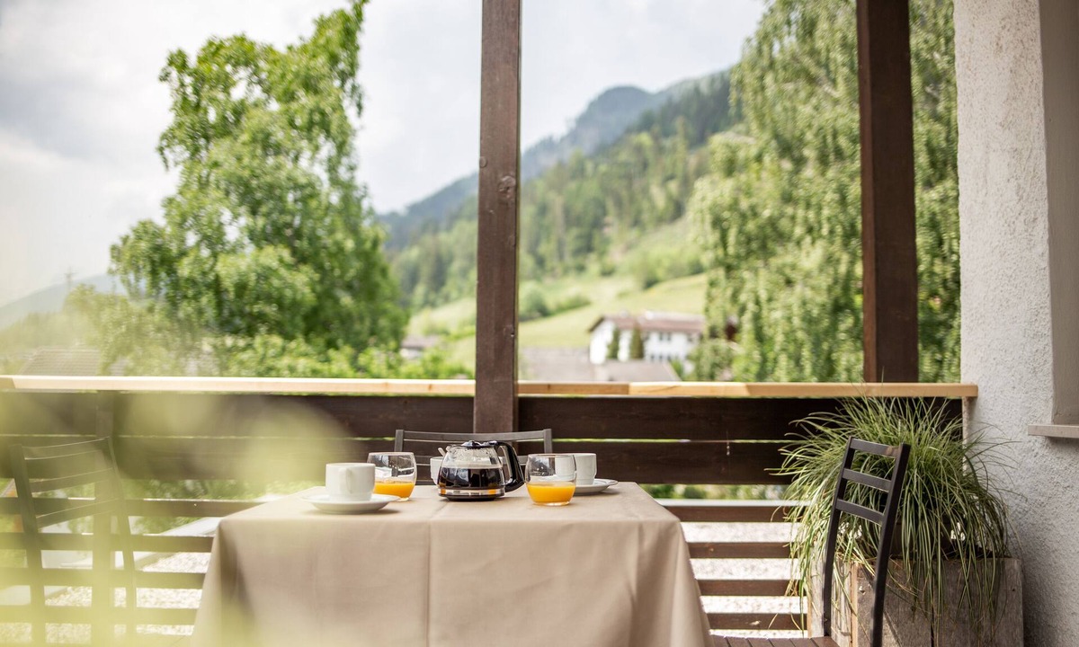 Santa Valburga Apartment | Holiday Apartment 'Pöder Alplahner' with Mountain View, Balcony, Shared Garden & Wi-Fi