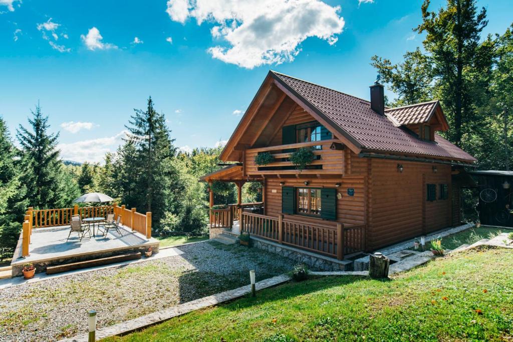 Lokve House | HOLIDAY HOUSE "JELENA", IN THE HEARTH OF NATURE, 5 mins walk to the lake, 30 mins by car to the Adriatic sea