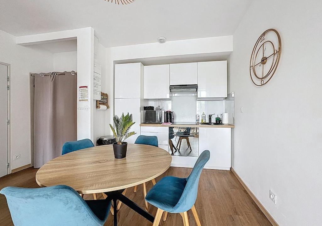 Coudes Apartment | Immeuble complet climatisé, 24 couchages, centre ville, proche A75