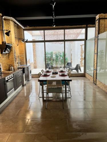 Nou Moles Apartment | IY Loft 4 - Open Plan Garage Style - Up to 4 people