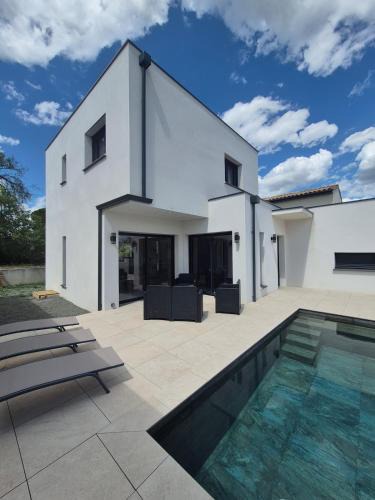Canet Villa | La Villa signature by Berenice Contemporary villa with pool for 6 guests