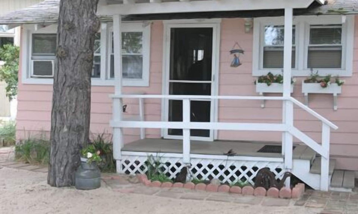 Porter Beach Cottage | Lake Michigan, Indiana Beachfront Vacation Rental