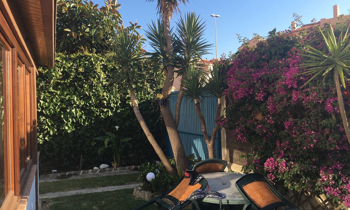 Tarifa House | Large and charming house next to Playa de Los Lances (with garden and parking).