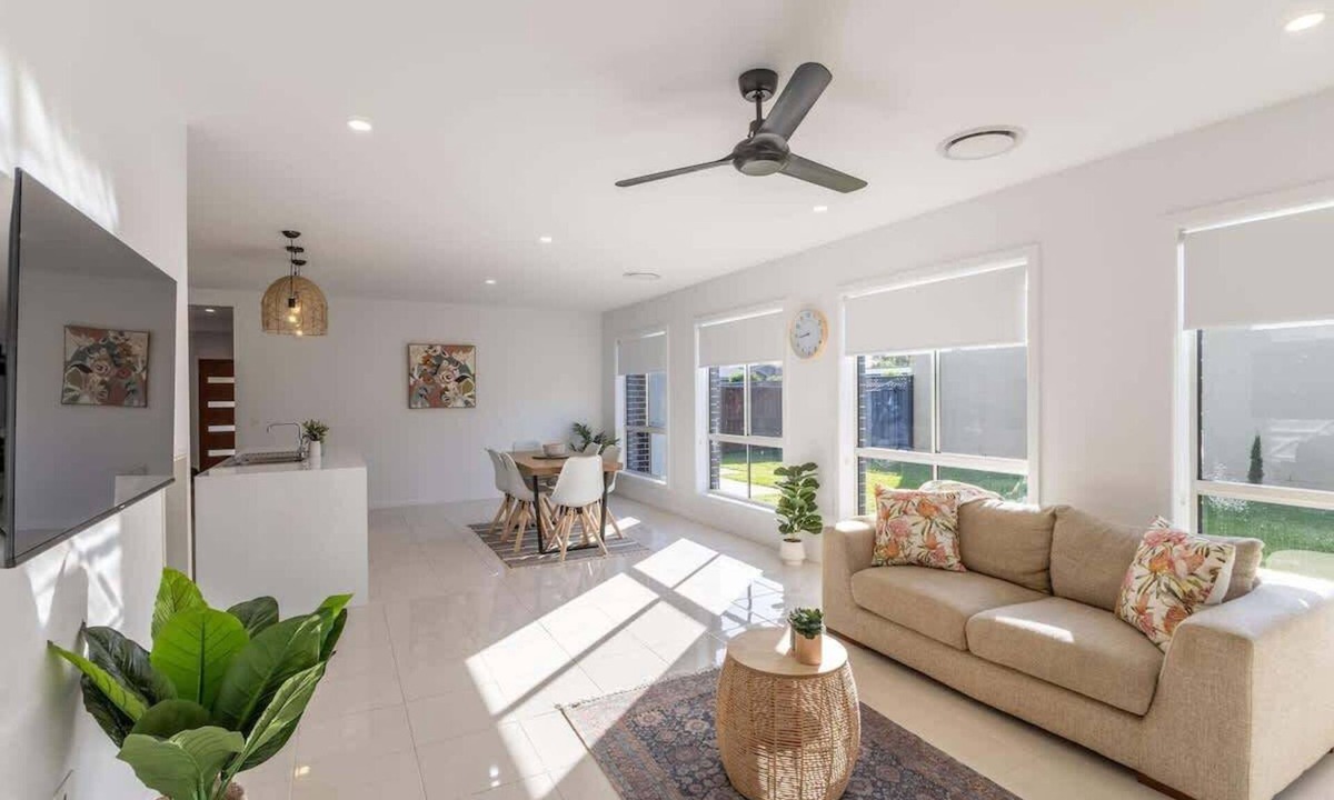 Myrtleford House | Lavender & Olive - Bright, Modern, and Beautiful accommodation in Myrtleford