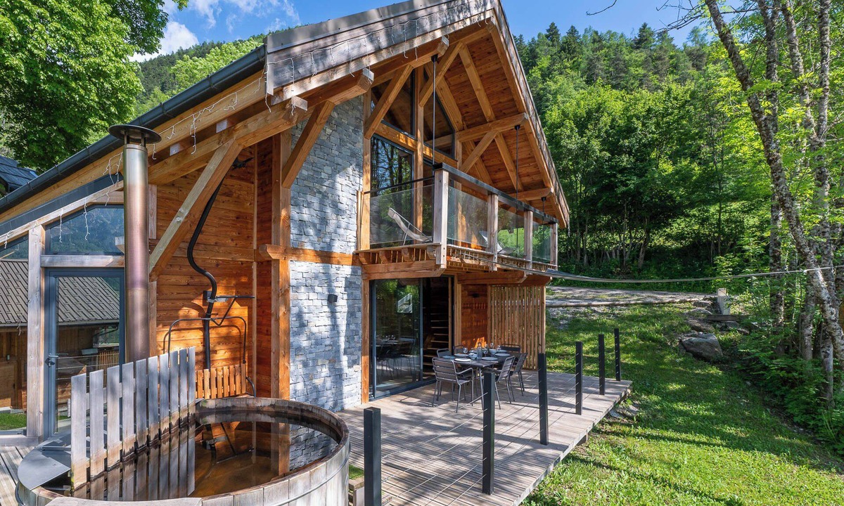 Saint-Jean-Saint-Nicolas Ski Chalet | Le Tilleul Chalet 2 Chambres Pierres et Bois Avec Bain Nordique Privatif