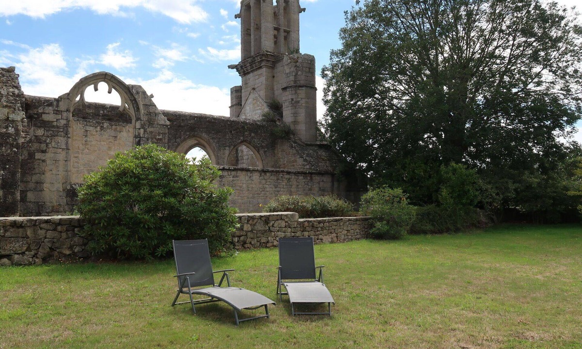 Pont-l'Abbe Apartment | Lovely apartment for 4 guests with WIFI, TV and terrace